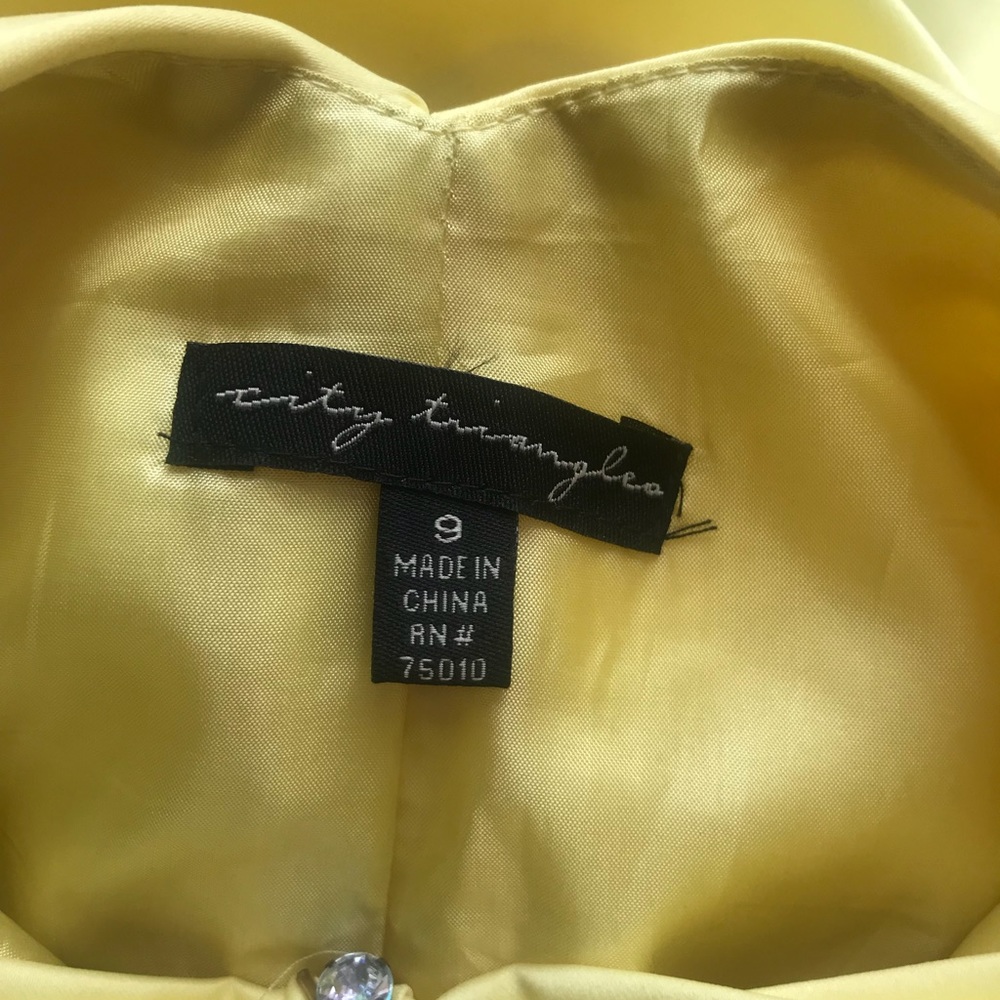 Yellow strapless prom dress. - Picture 6 of 6